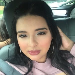 Meet your Posher, Desiree